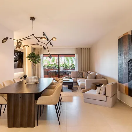 Luxury Salinas Beachside Apartment *